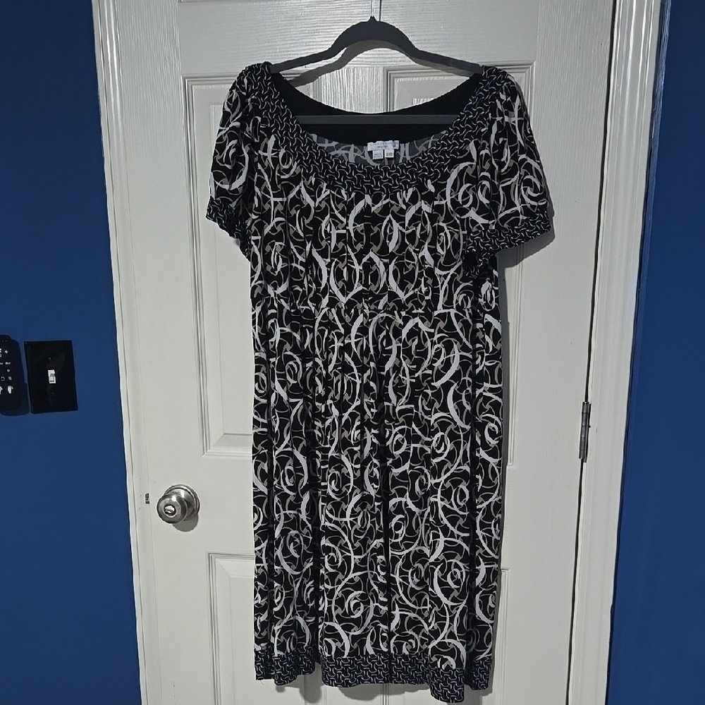 Elegant Black and White Patterned Dress